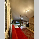 The House A La