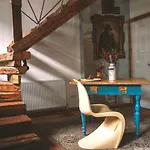 The House A La