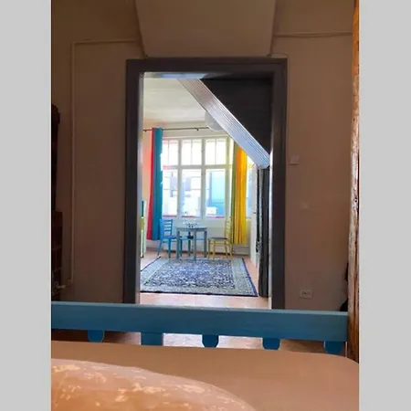 The House A La *