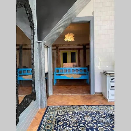 The House A La *
