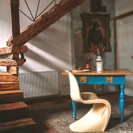 The House A La